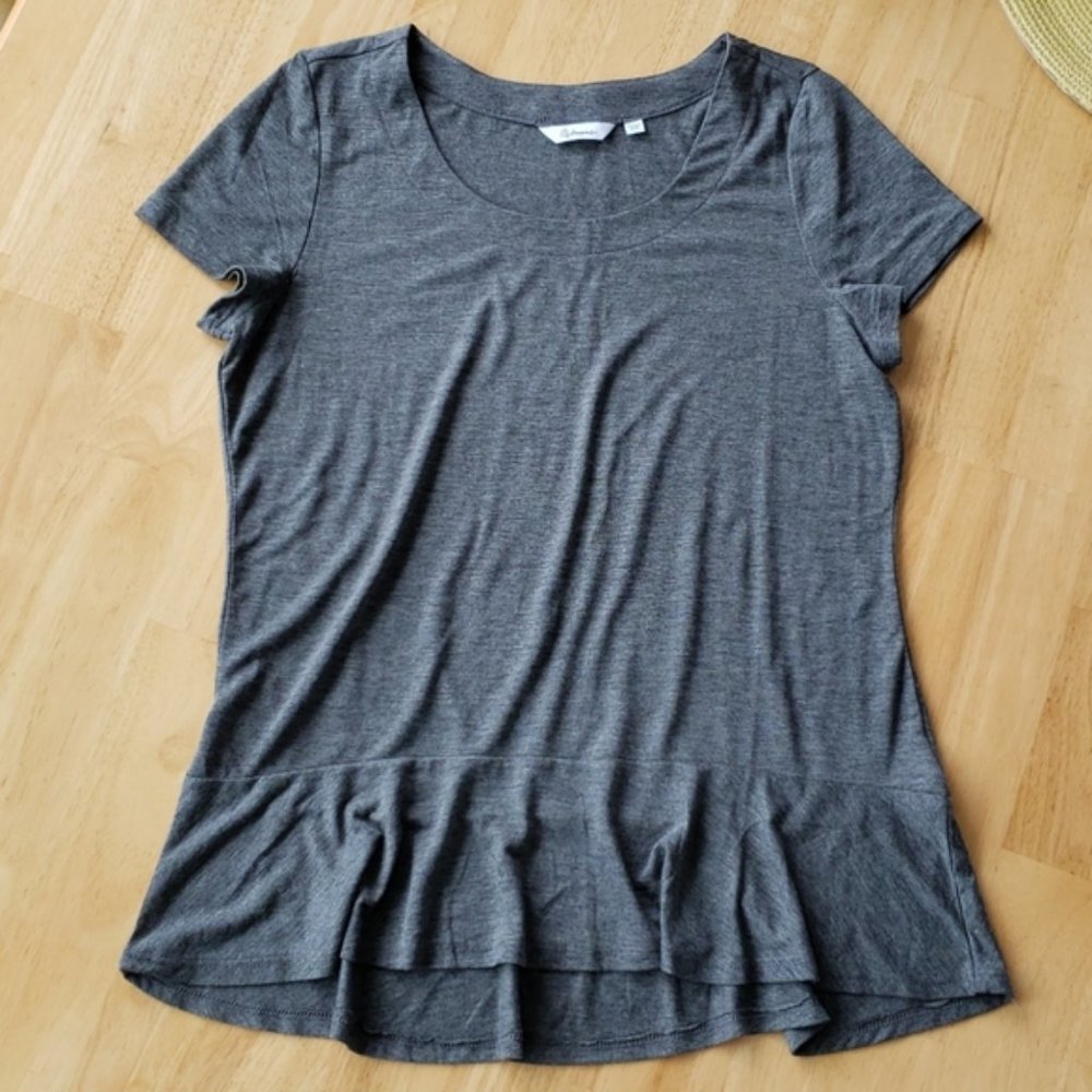 Reitmans NWOT grey short sleeve with bottom fringe